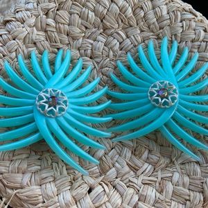 Vintage 1950s Turquoise Plastic Clip Earrings…..WoW!!